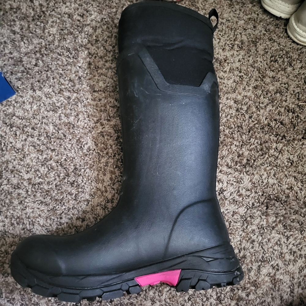 Artic muck boots womans size 9 tall boots